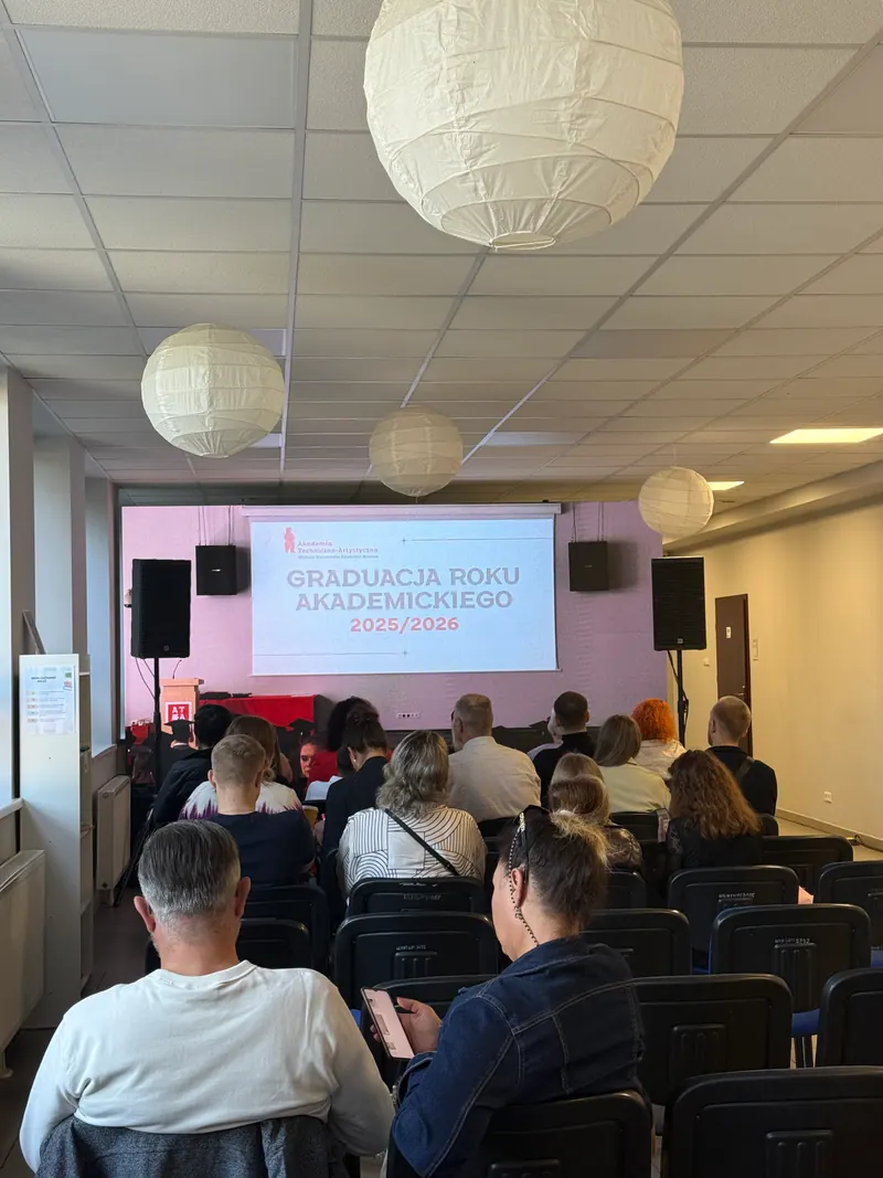 Ekran LED i nagłośnienie podczas graduacji roku akademickiego 2025/2026 we Wrocławiu