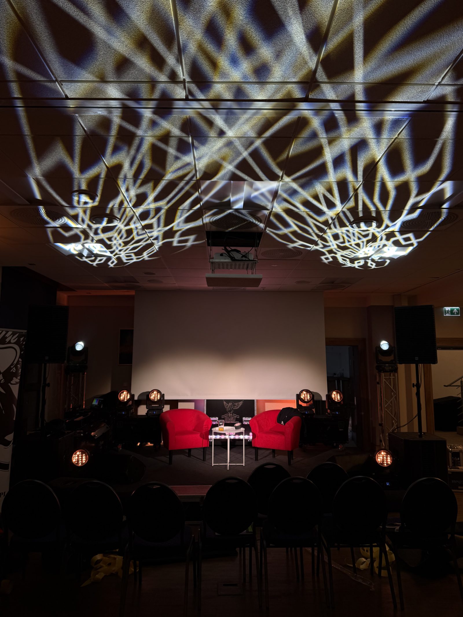 Scena, nagłośnienie i oświetlenie konferencji w Hotelu Diament we Wrocławiu